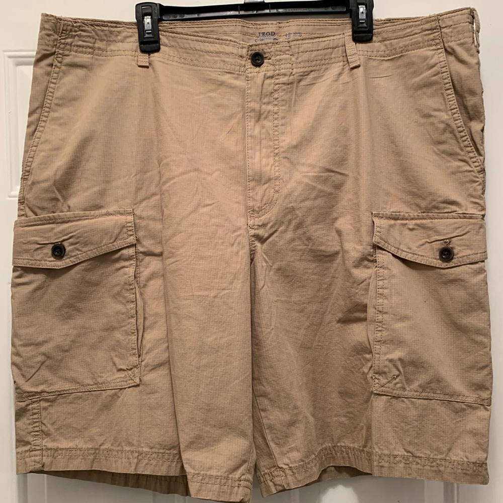 IZOD cargo shorts 42 EUC khaki